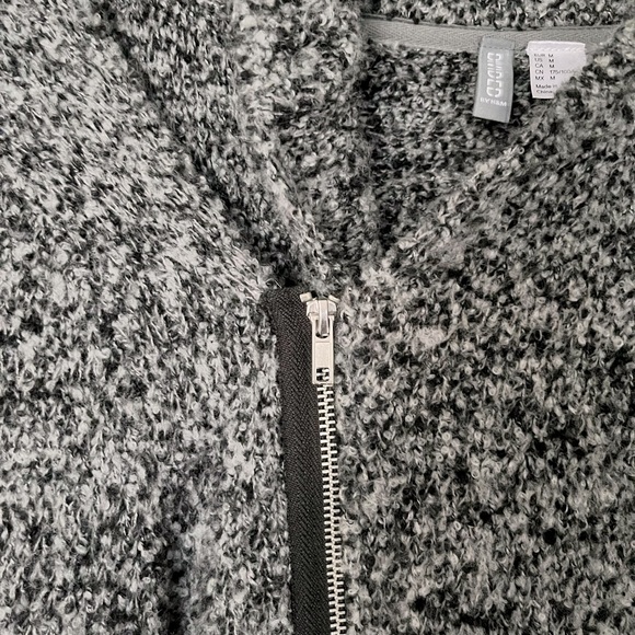 H&M Sweater With Zipper - Picture 7 of 8